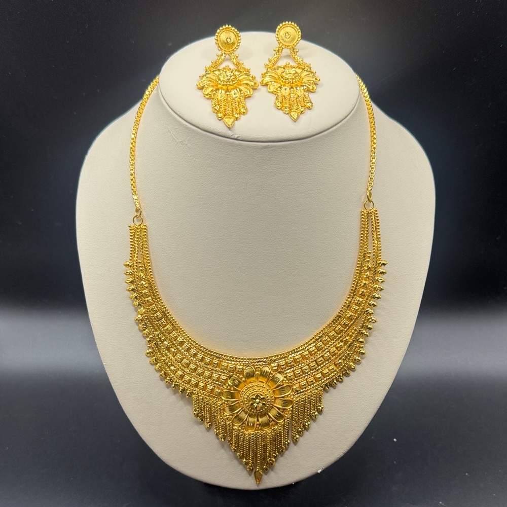 Bollywood Indian Gold Tone Necklace and Earring Set